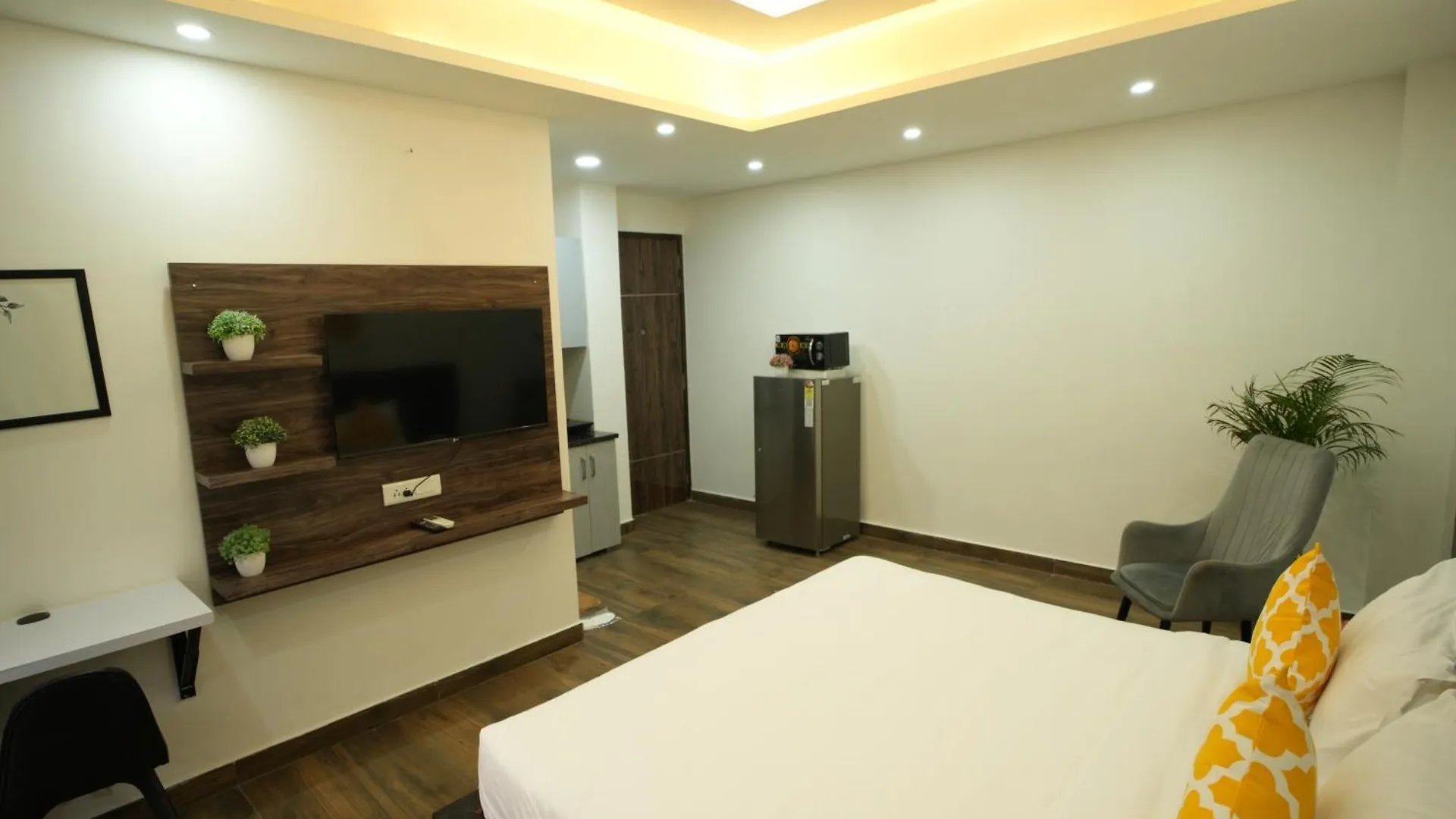 The Empire Corporate Studio Hotel Sector 43 ,Golf Course Road , One Horizon Center Gurgaon