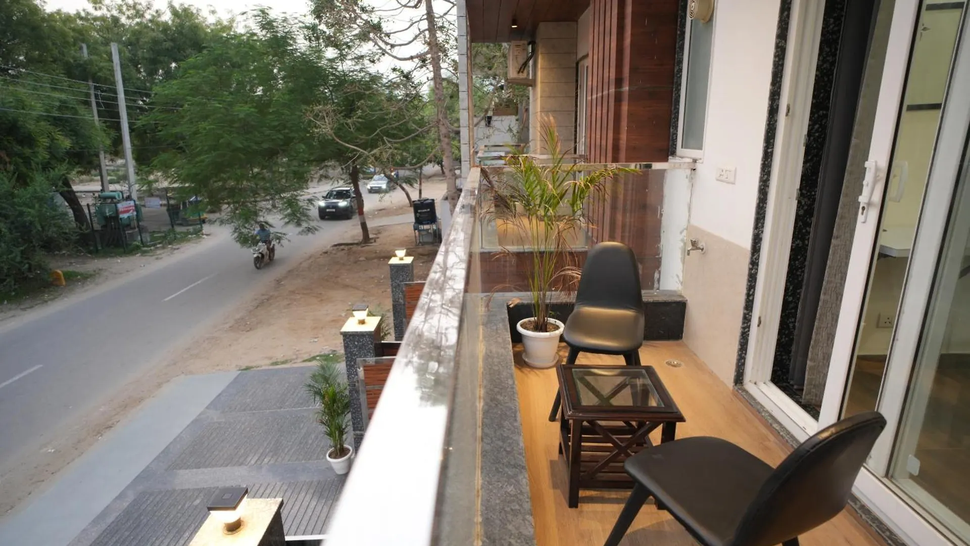 The Empire Corporate Studio Hotel Sector 43 ,Golf Course Road , One Horizon Center Gurgaon
