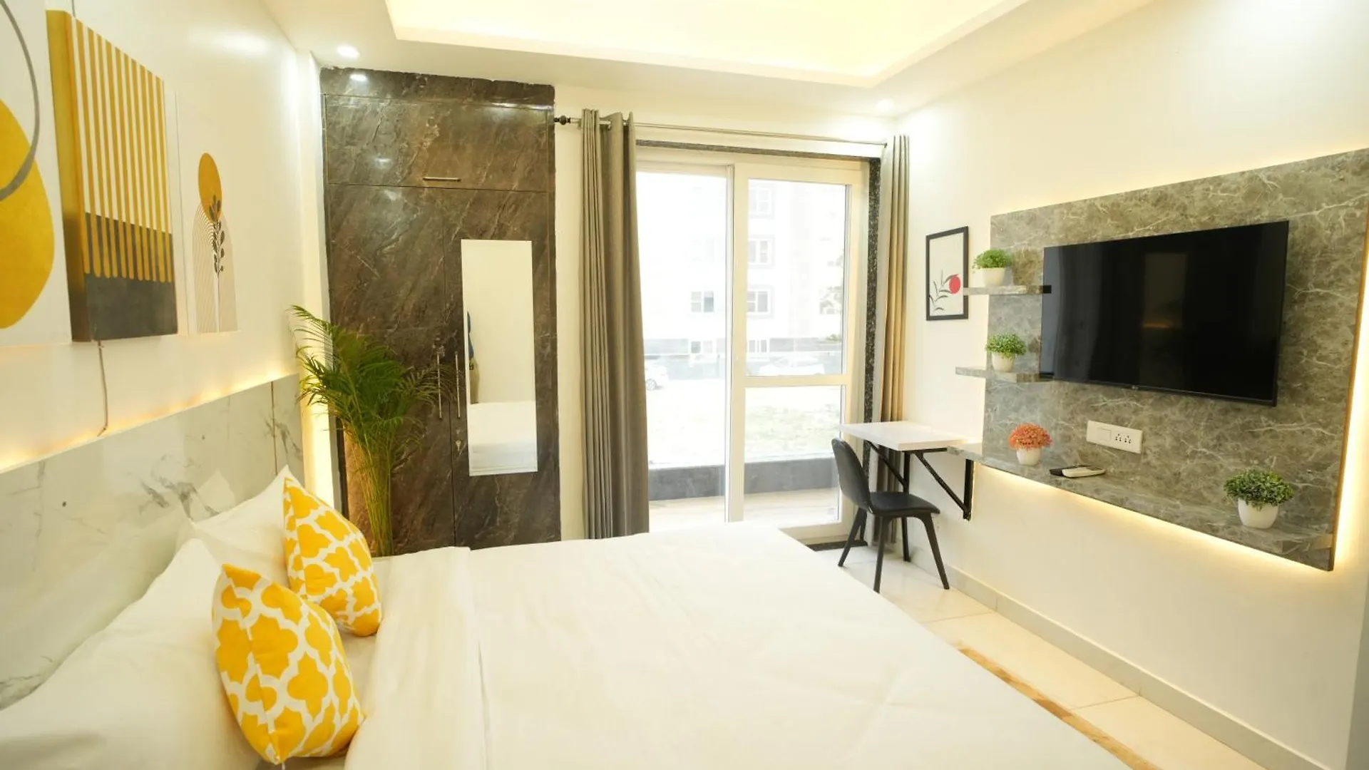 The Empire Corporate Studio Hotel Sector 43 ,Golf Course Road , One Horizon Center Gurgaon 3*,
