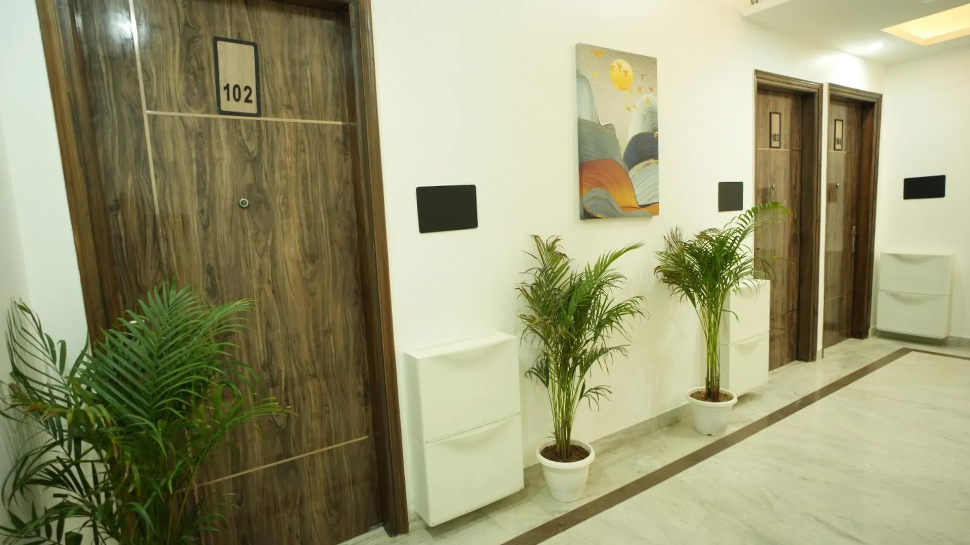 The Empire Corporate Studio Hotel Sector 43 ,Golf Course Road , One Horizon Center Gurgaon