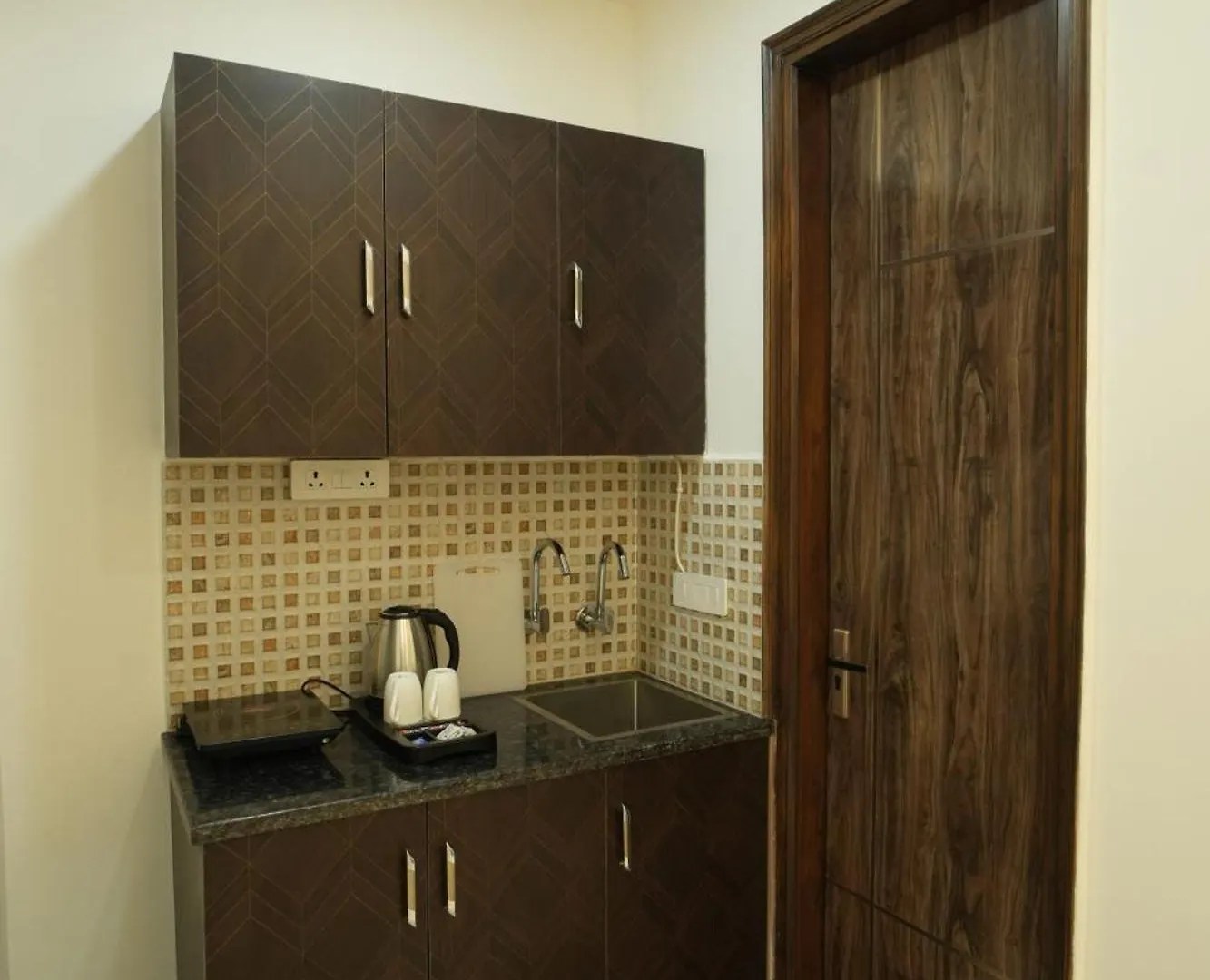The Empire Corporate Studio Hotel Sector 43 ,Golf Course Road , One Horizon Center Gurgaon