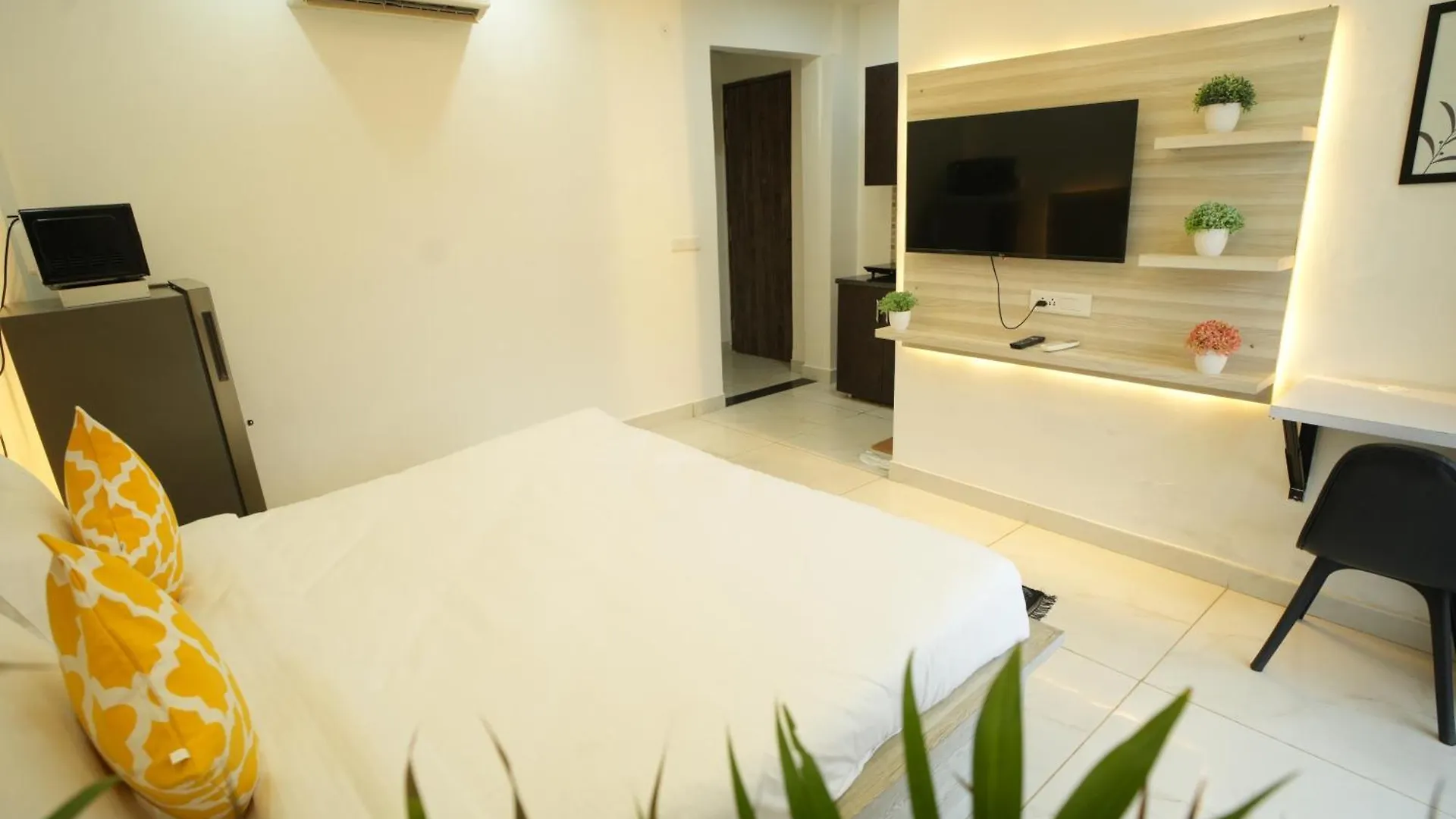 The Empire Corporate Studio Hotel Sector 43 ,Golf Course Road , One Horizon Center Gurgaon